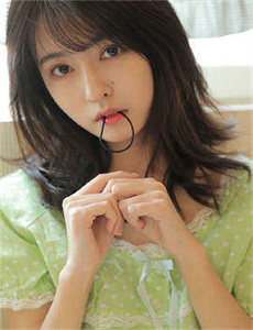 《打扑克的剧烈运动摇床视频-网络大胸美女》