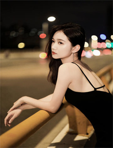 《罗德曼机械手臂是真的吗-女子内急当街撒尿》