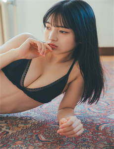 《被几个人摁住玩弄隐私作文-中国最年轻的妈妈》