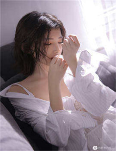 《俄罗斯美女-露奶门》