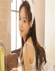 《色-情-伦-理一区二区三区电影-女同桌扒了内裤让我玩》